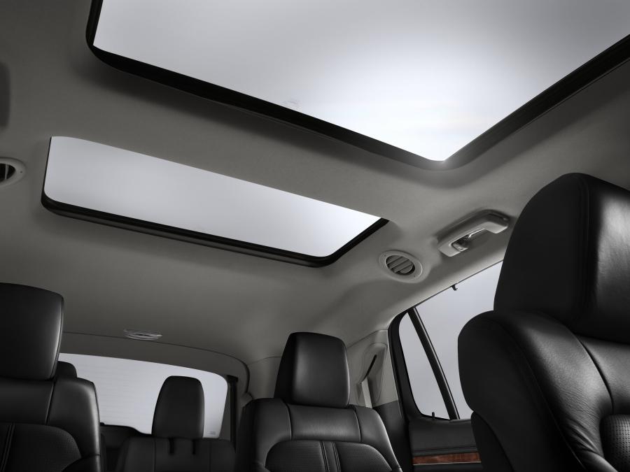 Детали интерьера Lincoln MKT 2010 года  (фото 16 из 79)